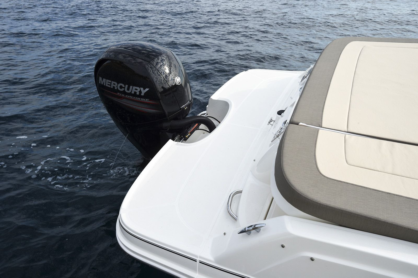 Bayliner-VR5-Cuddy-Outboard-MY-2022-12