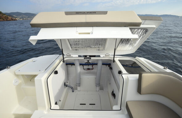 Bayliner-VR5-Cuddy-Outboard-MY-2022-28