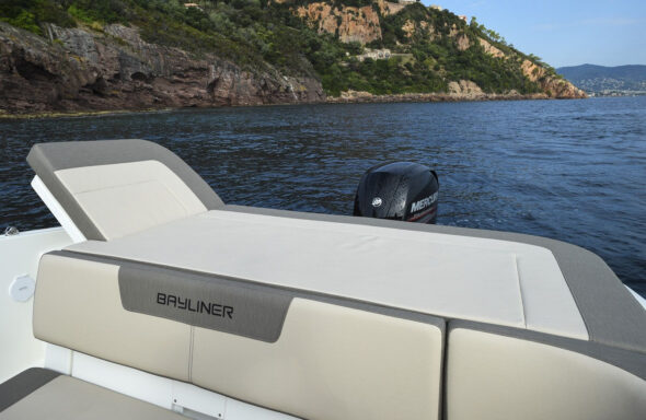 Bayliner-VR5-Cuddy-Outboard-MY-2022-38