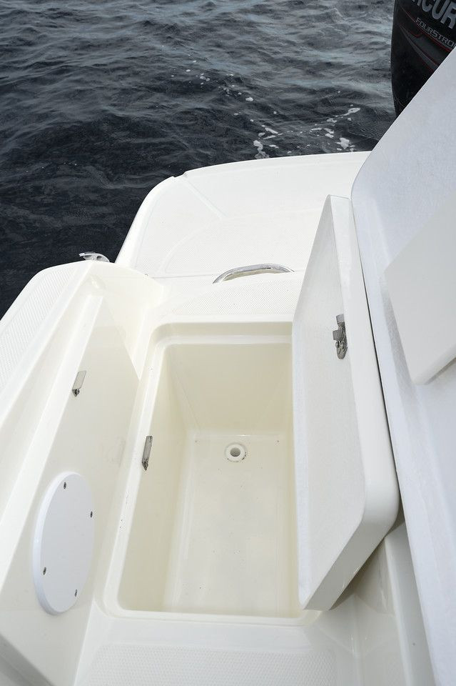 Bayliner-VR5-Cuddy-Outboard-MY-2022-43