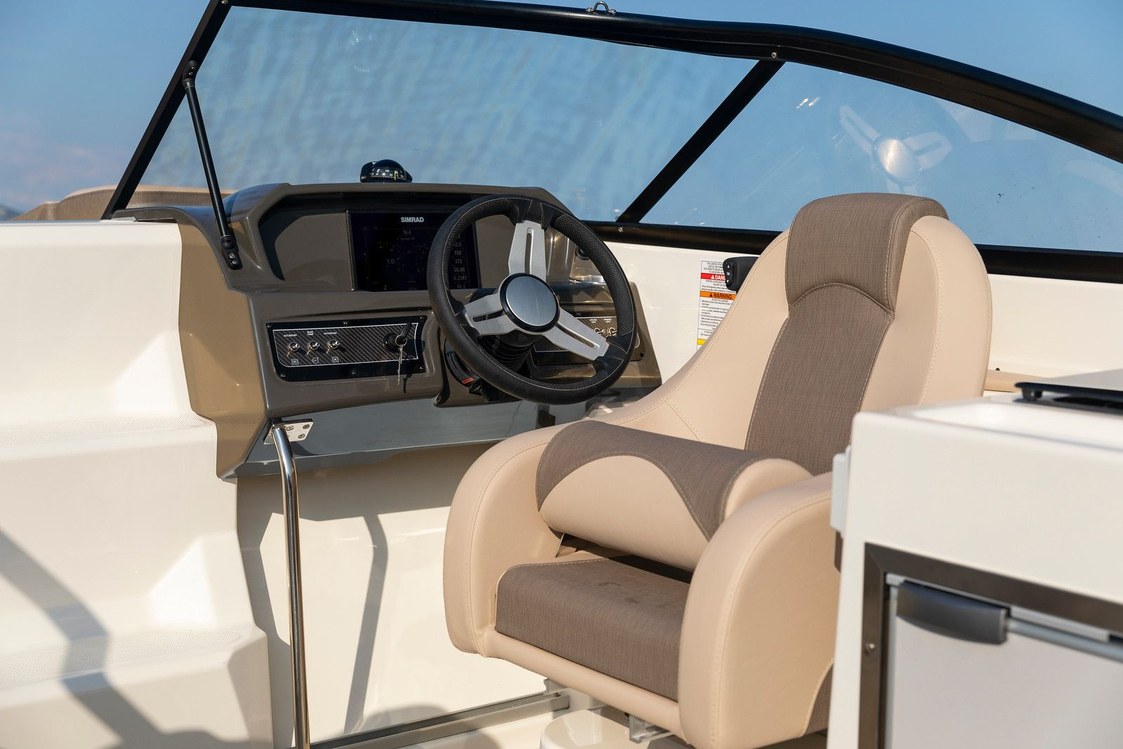 Bayliner-VR6-Cuddy-Outboard-MY-2022-12