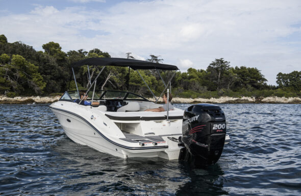 Sea-Ray-SPX-210-Outboard-MY-2022-1