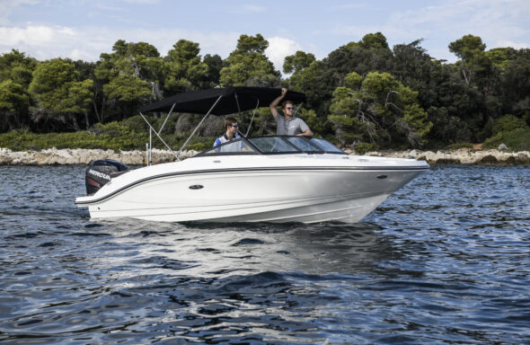 Sea-Ray-SPX-210-Outboard-MY-2022-12