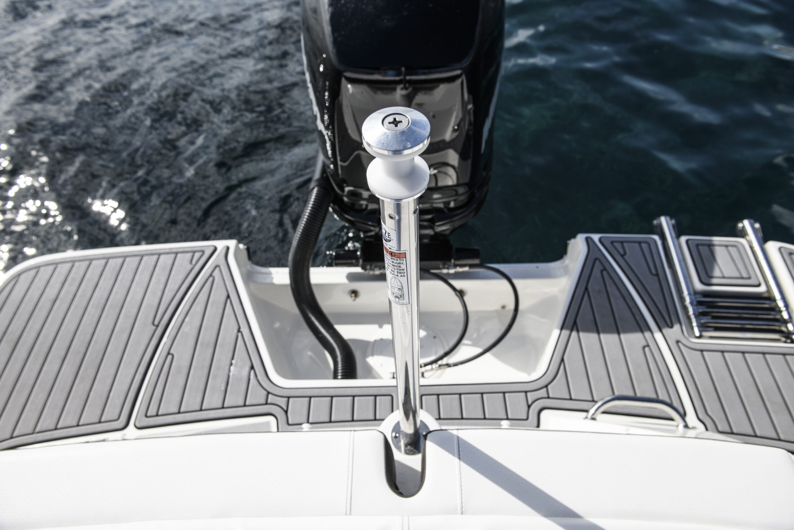 Sea-Ray-SPX-210-Outboard-MY-2022-14