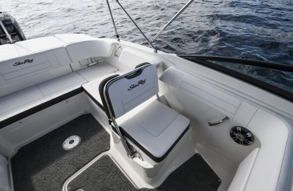 Sea-Ray-SPX-210-Outboard-MY-2022-30