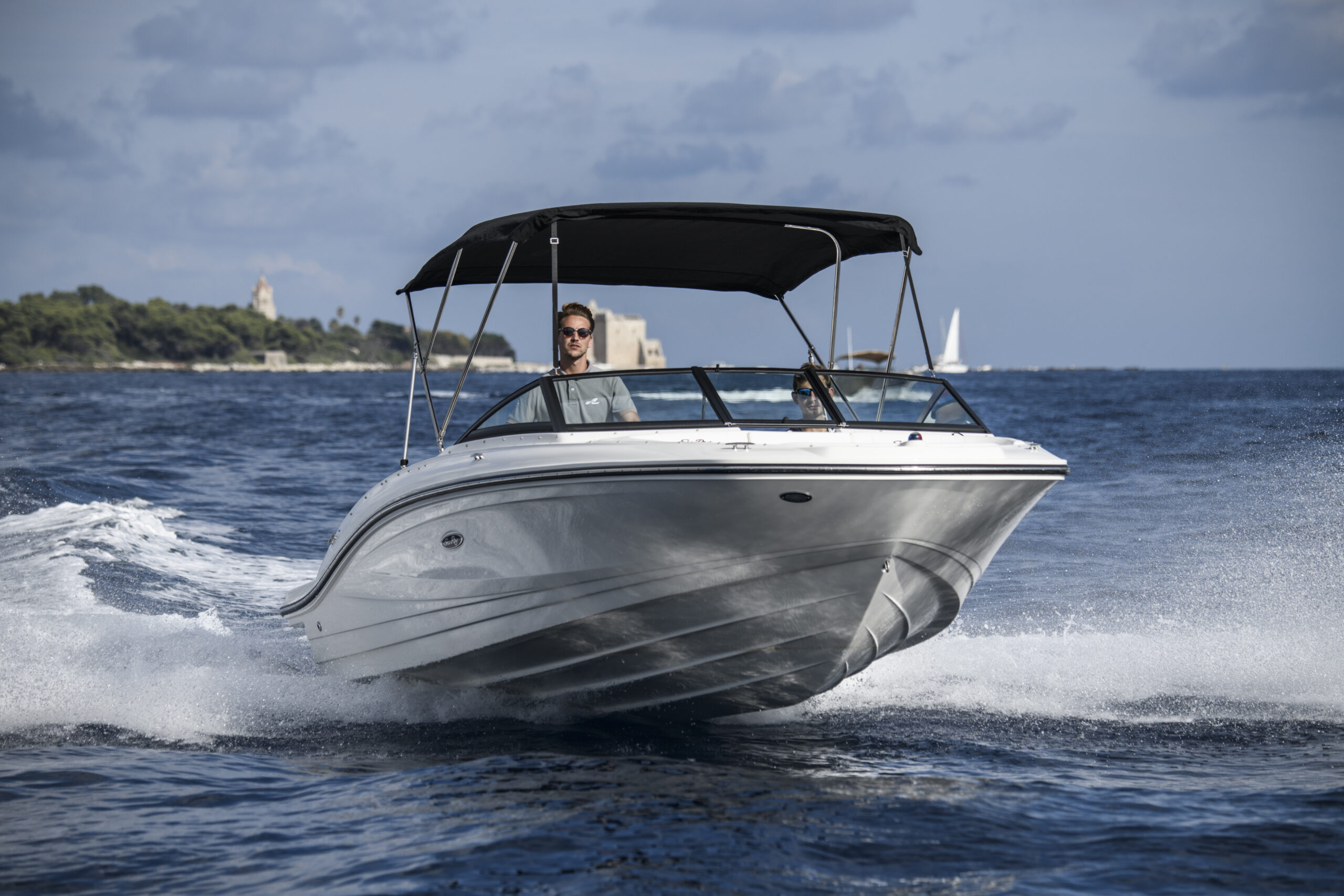 Sea-Ray-SPX-210-Outboard-MY-2022-46