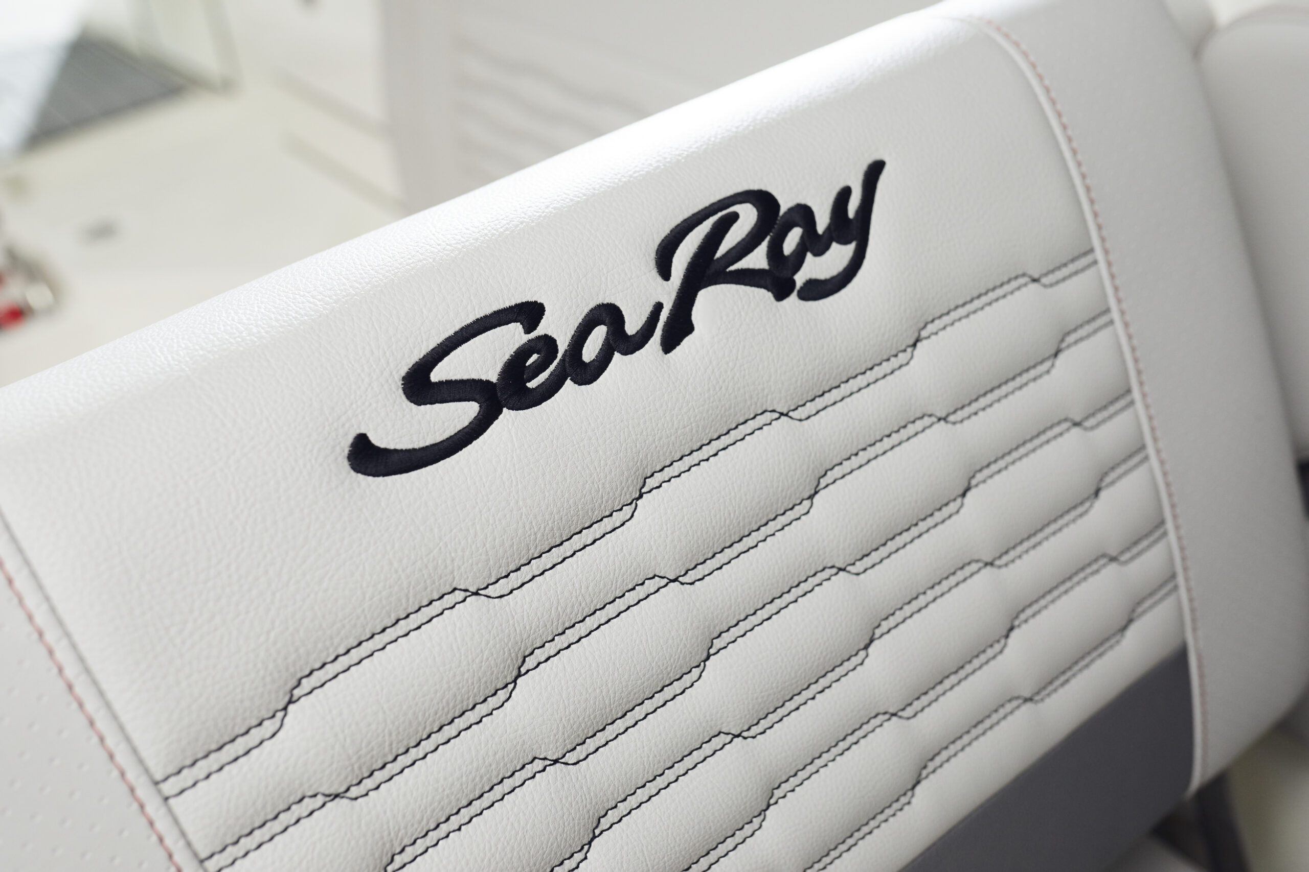 Sea-Ray-230-Outboard-MY-2022-16