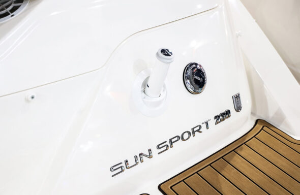Sea-Ray-Sun-Sport-230-Outboard-MY-2022-1
