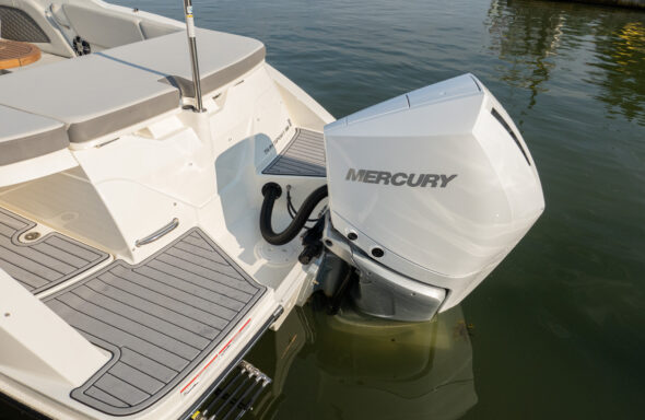 Sea-Ray-Sun-Sport-230-Outboard-MY-2022-53