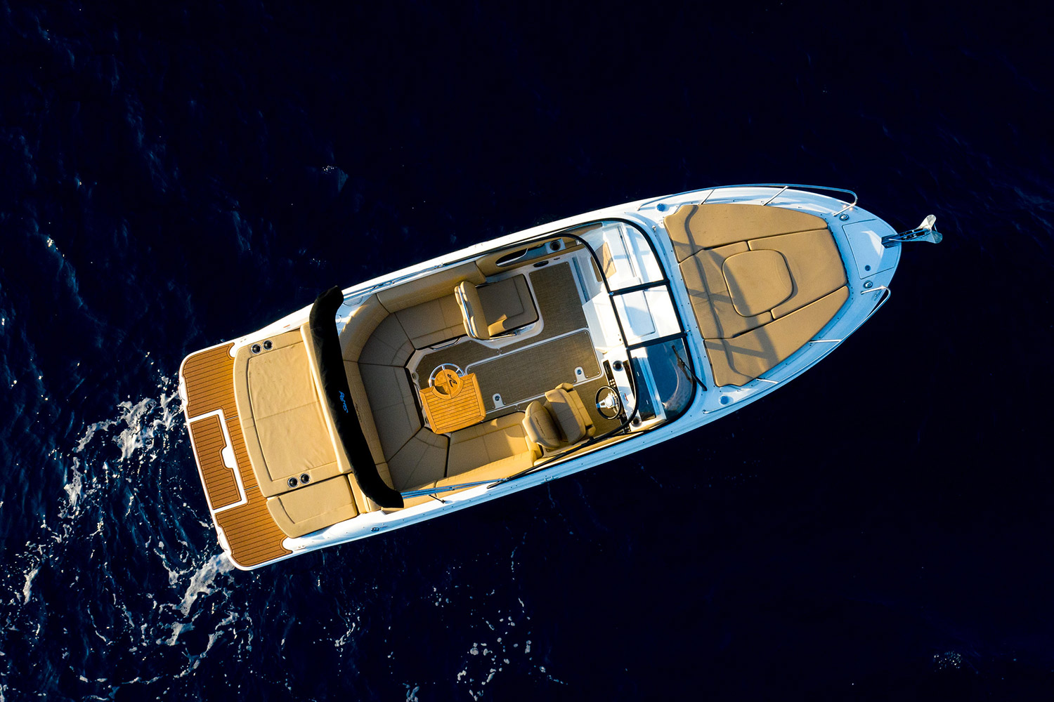 Sea-Ray-Sun-Sport-250-inboard-MY-2022-81